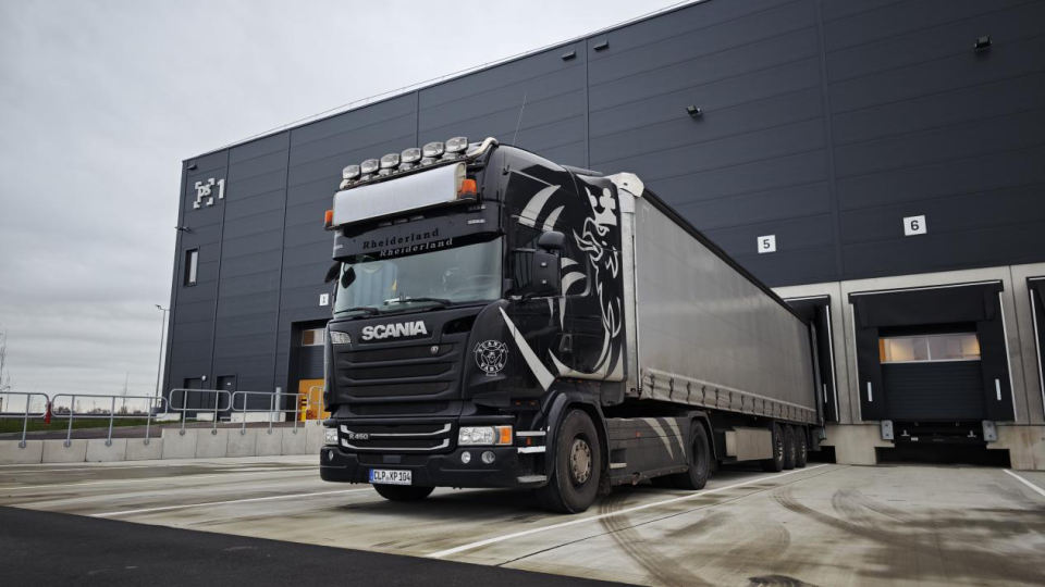 中欧海运新动脉 长三角直航欧洲航线首航启程，专业化船员培训护航新通道